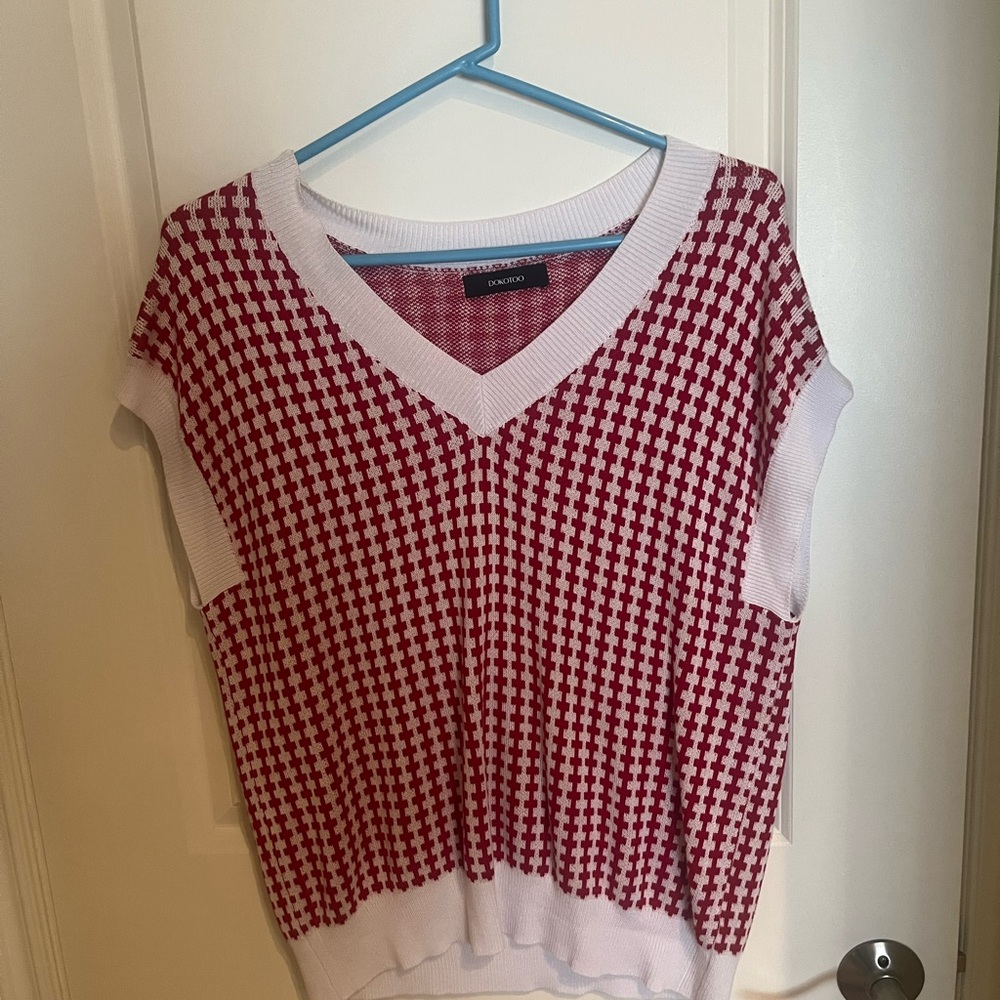 Like new! Sleeveless sweater!